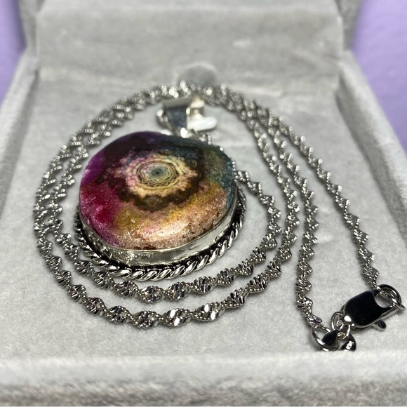 RAINBOW SOLAR QUARTZ PENDANT IN 925 STERLING SILVER W/ 14K WG PLATED CHAIN - Picture 4 of 7